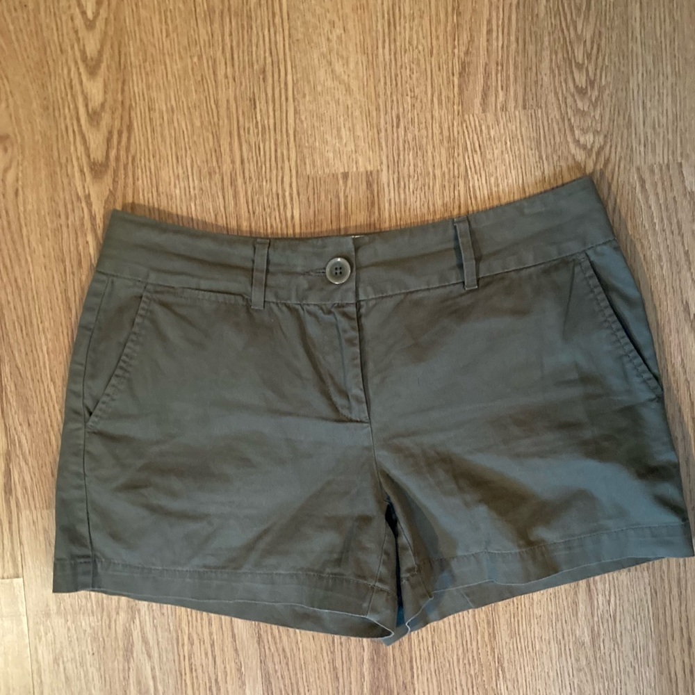 NWOT Ann Taylor Loft The Riviera Short size 2